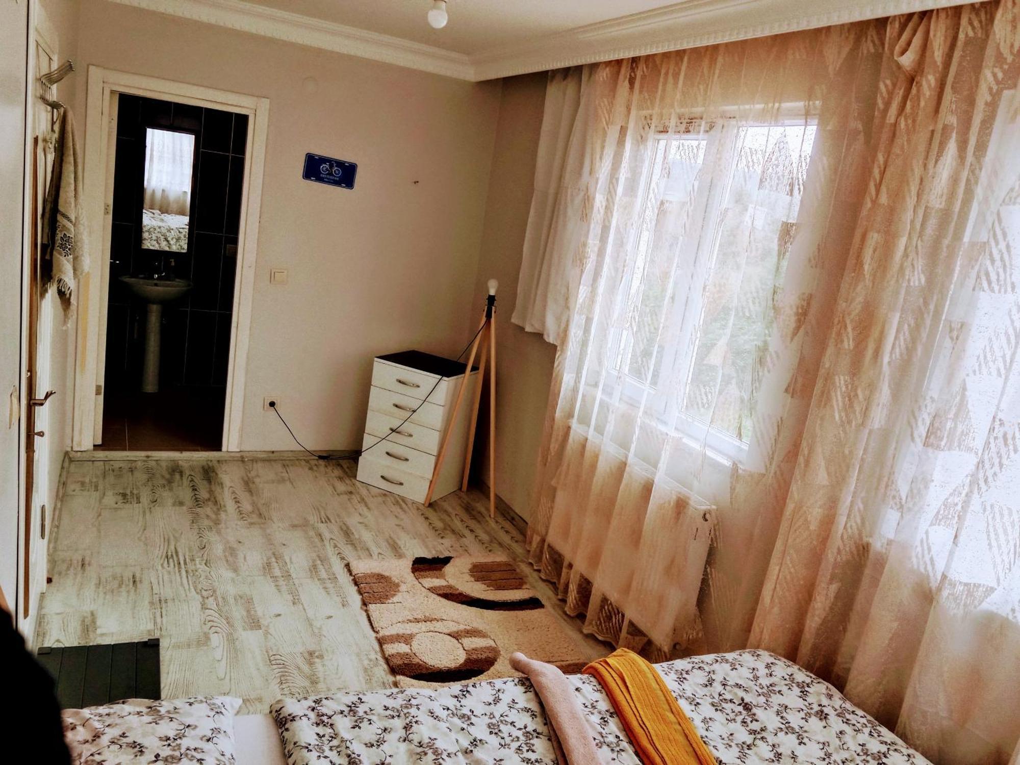 Forest Villa, 6 Minutes From The Airport Willa